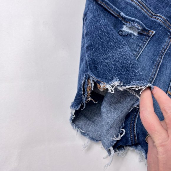 AE American Eagle DIstressed Cut Off Raw Hem Side Slit Denim Shorts Size 4 Read - Picture 5 of 9